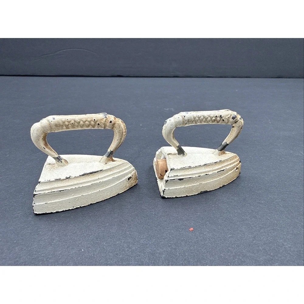 VTG Cast Iron‎ Hand Painted Miniature Flat Irons Salt and Pepper Shakers